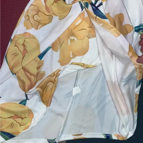 super cute cutout dress summery yellow floral print - Picture 4 of 8
